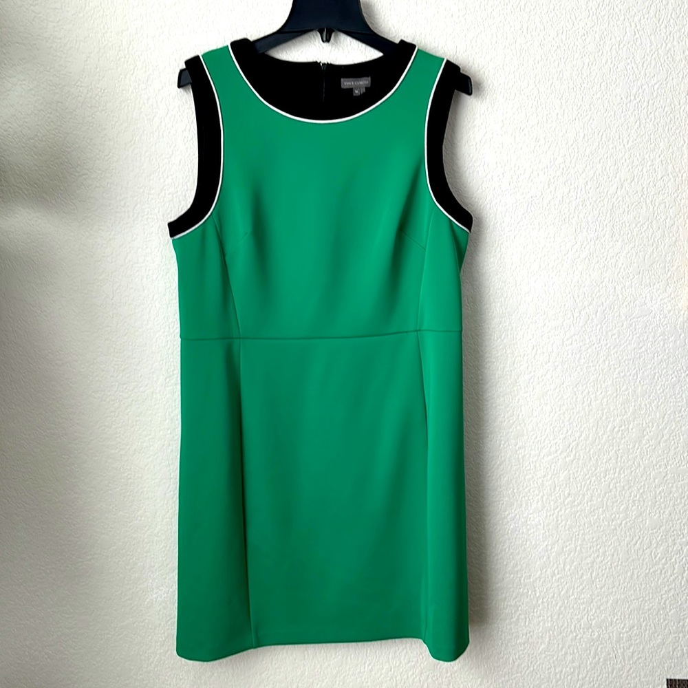 Vince Camuto Green Sleeveless Green Sheath Trimmed in Black and White. Size 14
